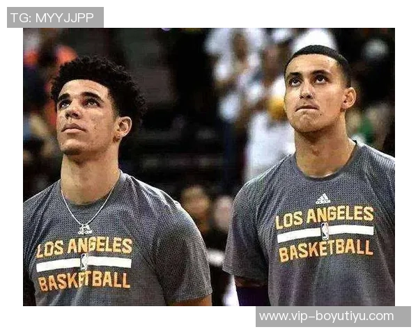 兰德尔娇妻现身主场为老公助威身材保持完美紫色大衣引人注目