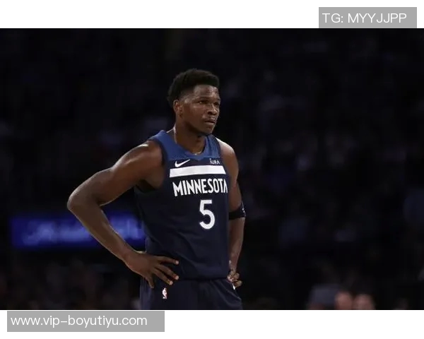 兰德尔本赛季状态火热已五次单场得分30上赛季仅三次表现相对平淡