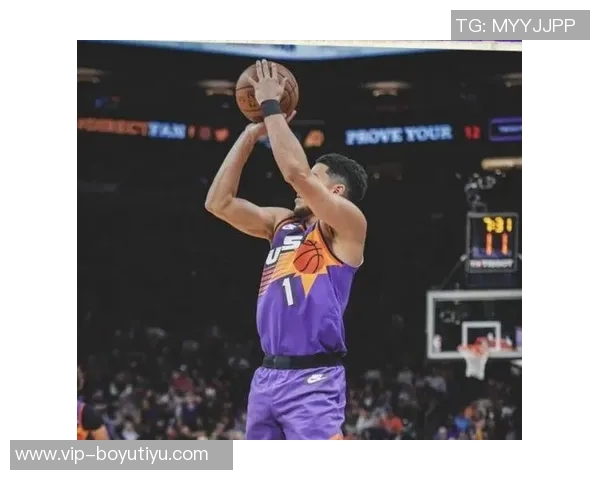 布克半场表现出色10投6中斩获15分并罚球全中助力球队稳定火力 布克半场表现出色10投6中斩获15分并罚球全中助力球队稳定火力