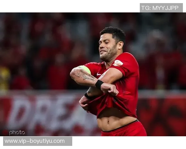 米内罗竞技庆祝胡尔克500球里程碑展现球队团结与荣耀