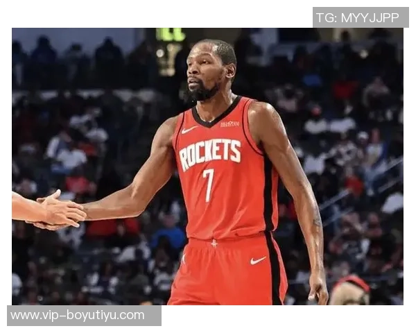 杜兰特期待穿上红色球衣重返训练场展现全新自我 杜兰特期待穿上红色球衣重返训练场展现全新自我