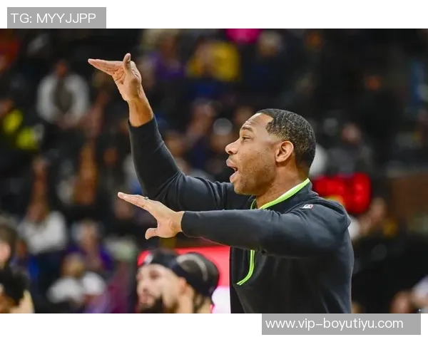 威利格林赞莱昂纳德高难度投篮展现出色实力曾多次见证其精彩表现 威利格林赞莱昂纳德高难度投篮展现出色实力曾多次见证其精彩表现