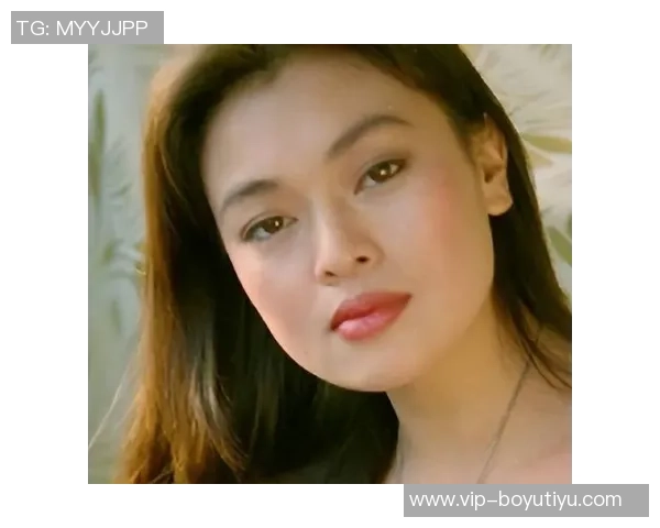 维尼修斯甜蜜晒合照与女友亲密互动幸福笑容尽显爱情甜蜜瞬间