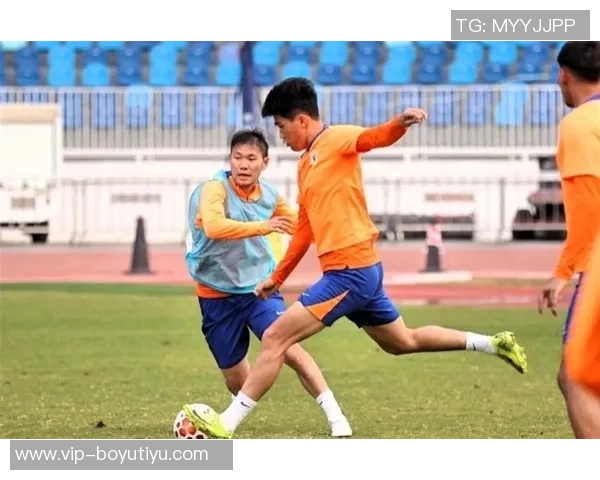 克雷桑抵达中国泰山队教练组安排彭啸陈泽仕一周假期 克雷桑抵达中国泰山队教练组安排彭啸陈泽仕一周假期